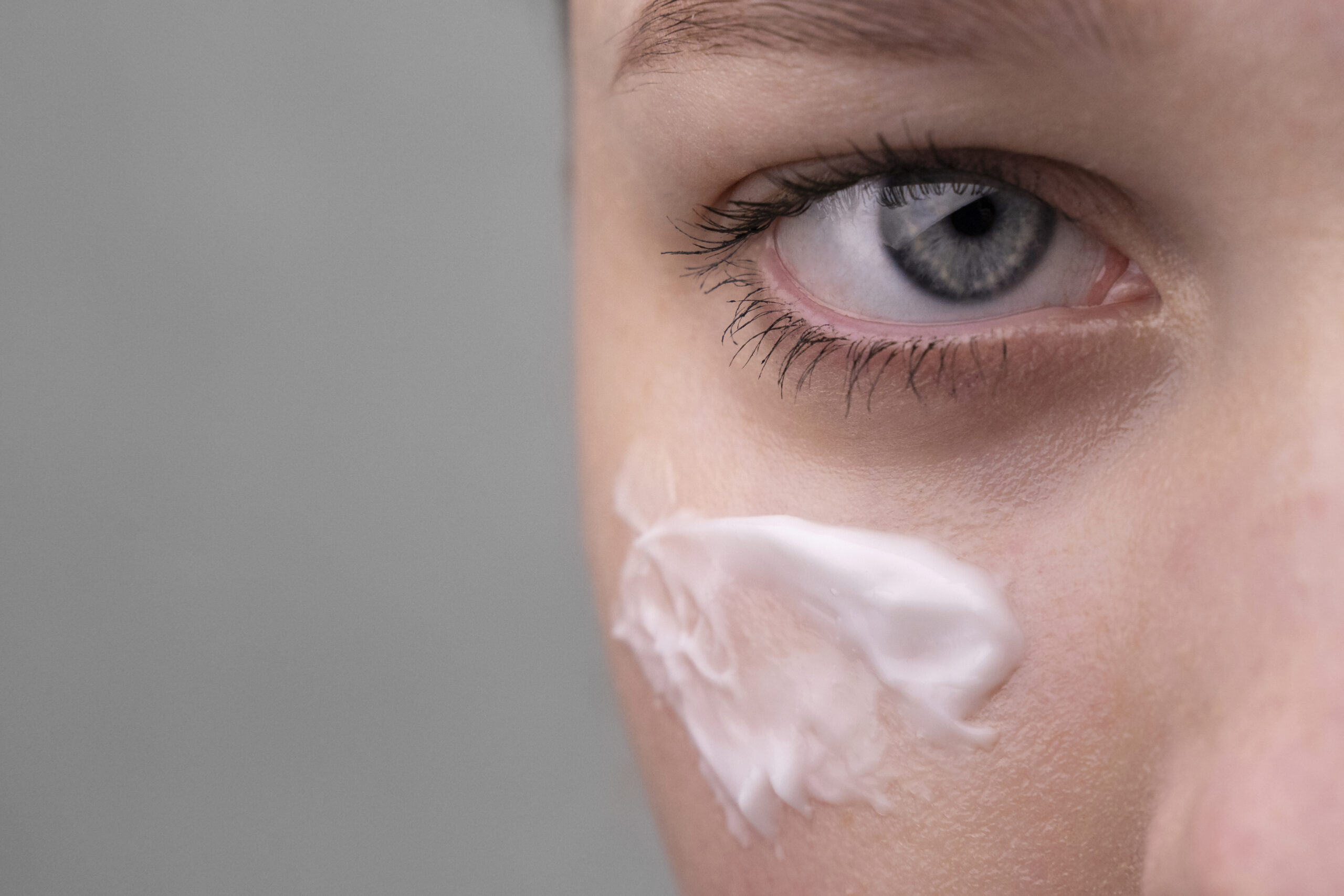 10 Reasons You Need an Eye Cream in Your Skincare Routine