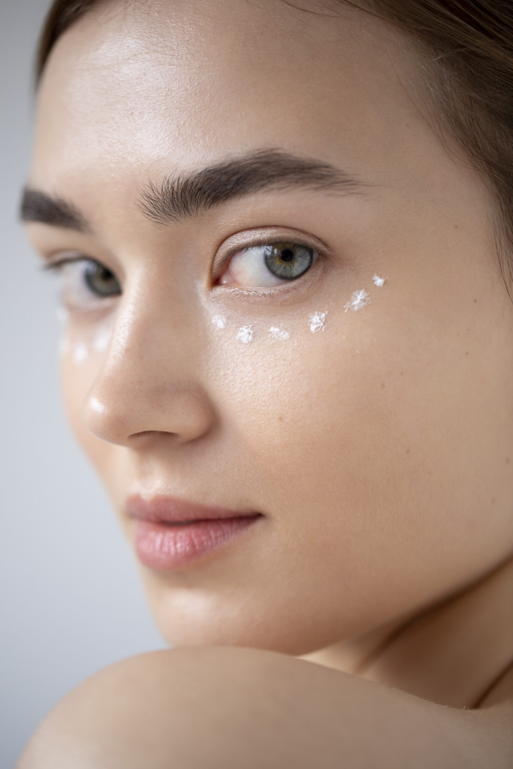 How to Incorporate Eye Cream Into Your Morning and Night Routine